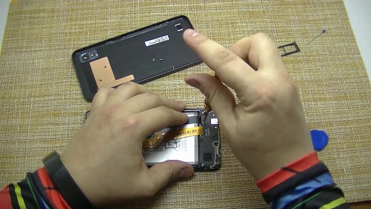 Как разобрать телефон самсунг а10 Samsung Captivate Glide Motherboard Replacement iFixit Repair Guide
