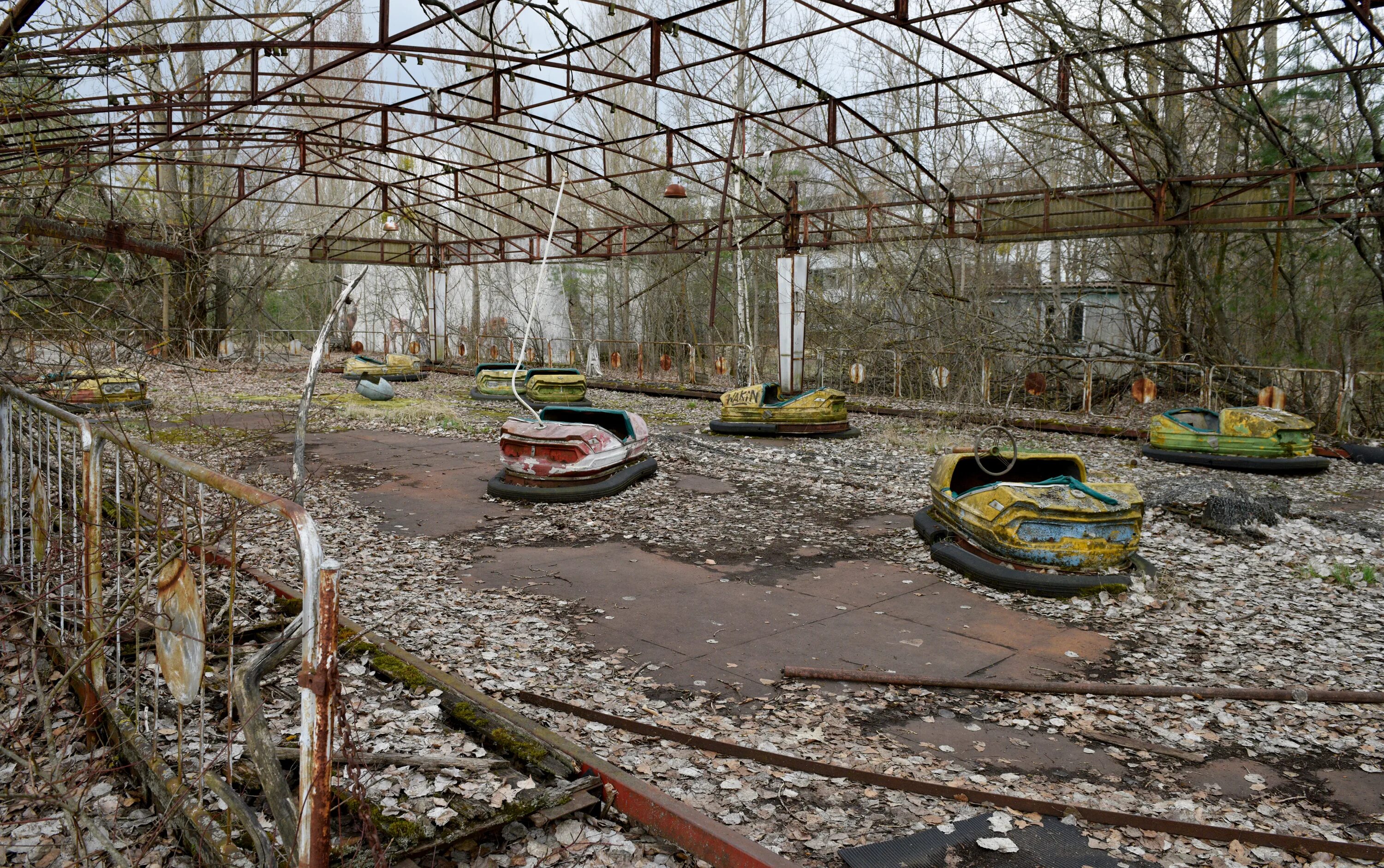 Чернобыль сейчас 2024 что происходит. Зона отчуждения Чернобыльской АЭС Припять. Зона отчуждения Чернобыль станция Припять. Припять ЧАЭС 2021. Припять 2022.