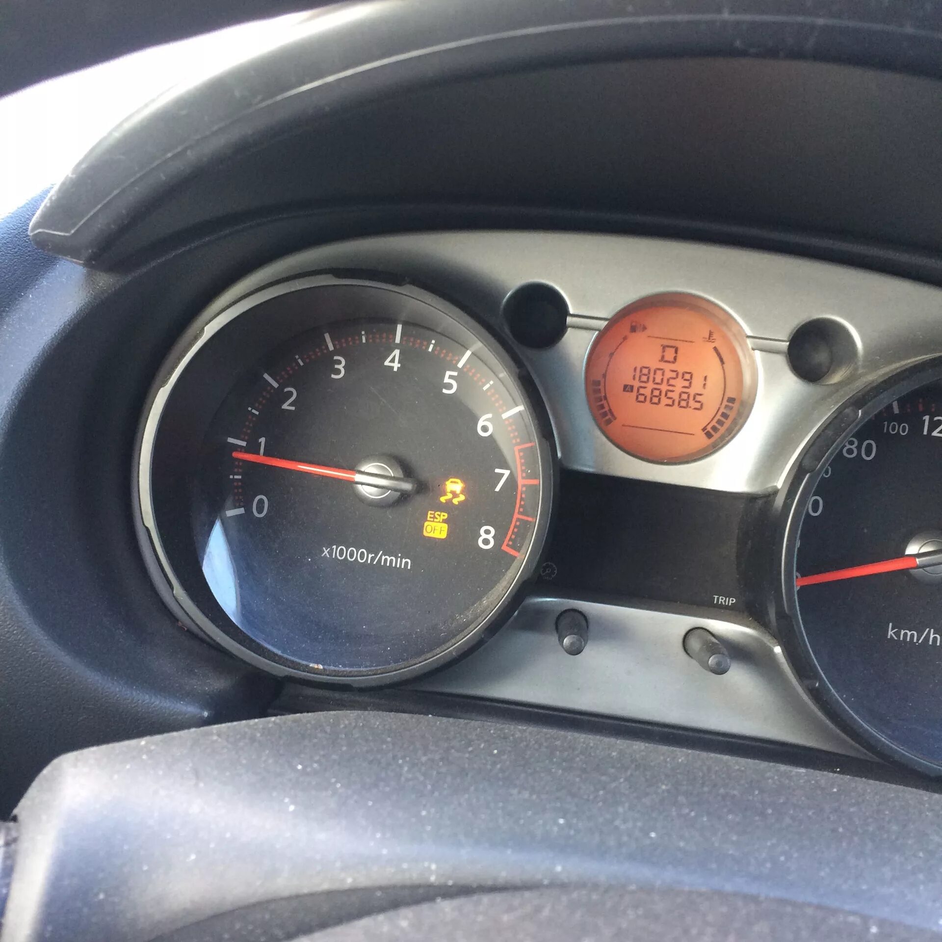 Если на ниссан кашкай j10 на механике есп. Есп кашкай. Esp off nissan. Nissan qashqai j10 загорается абс. Есп кашкай.