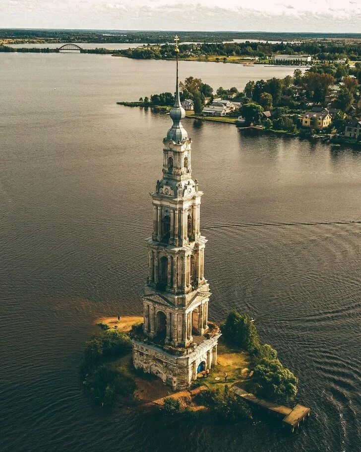 Колокольня Никольского собора. Калязинская колокольня Калязин. Молога колокольня. Затонувшая колокольня в Калязине.