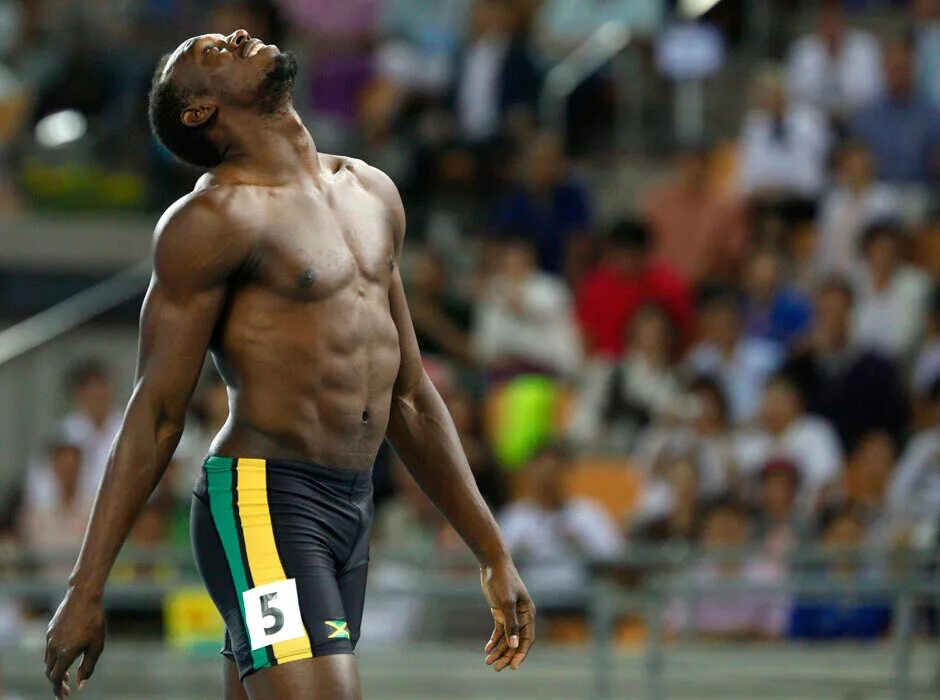 Без дисквалификации спортсмена допустим фальстарт в забеге. Usain Bolt. Усейн болт 9.58 майка. Усейн болт торс. Усейн болт форма.