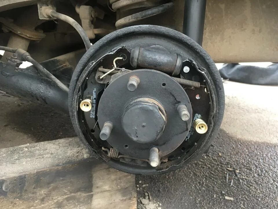 Задние тормоза шевроле авео т250. Задние тормоза авео т250. Задние колодки авео т250. Задние барабаны авео т200. Задние барабаны авео т200.