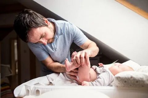 Папы одевают детей