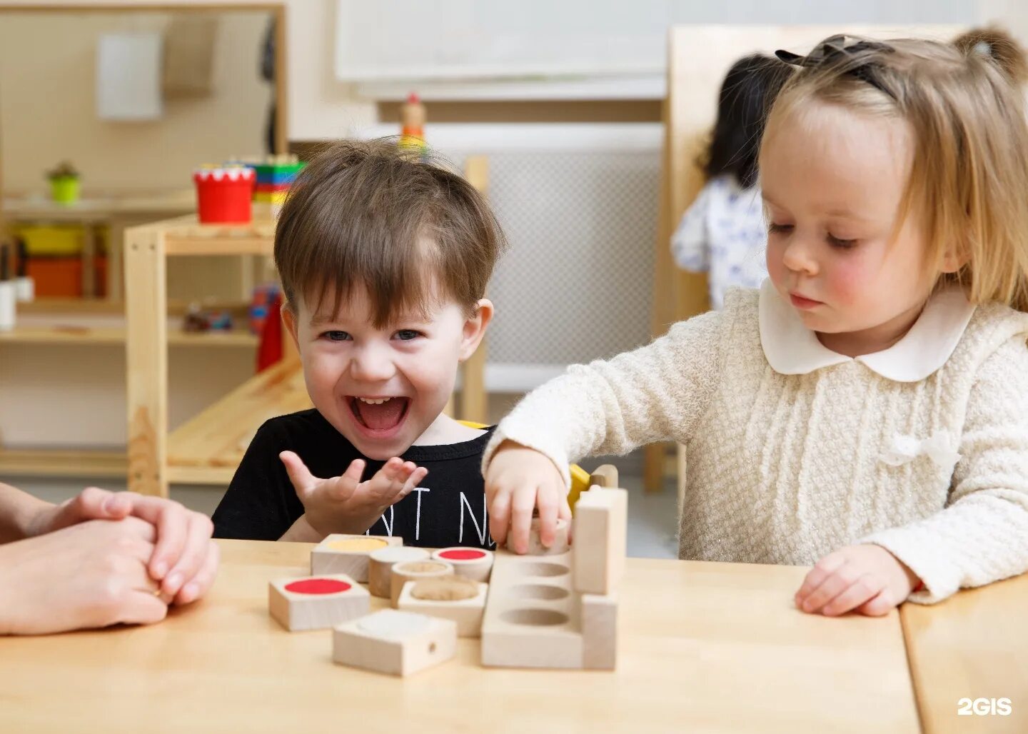 Дети в саду. Занятия с логопедом. Педагог по раннему развитию детей. Педагог по раннему развитию детей. Педагог по раннему развитию детей.