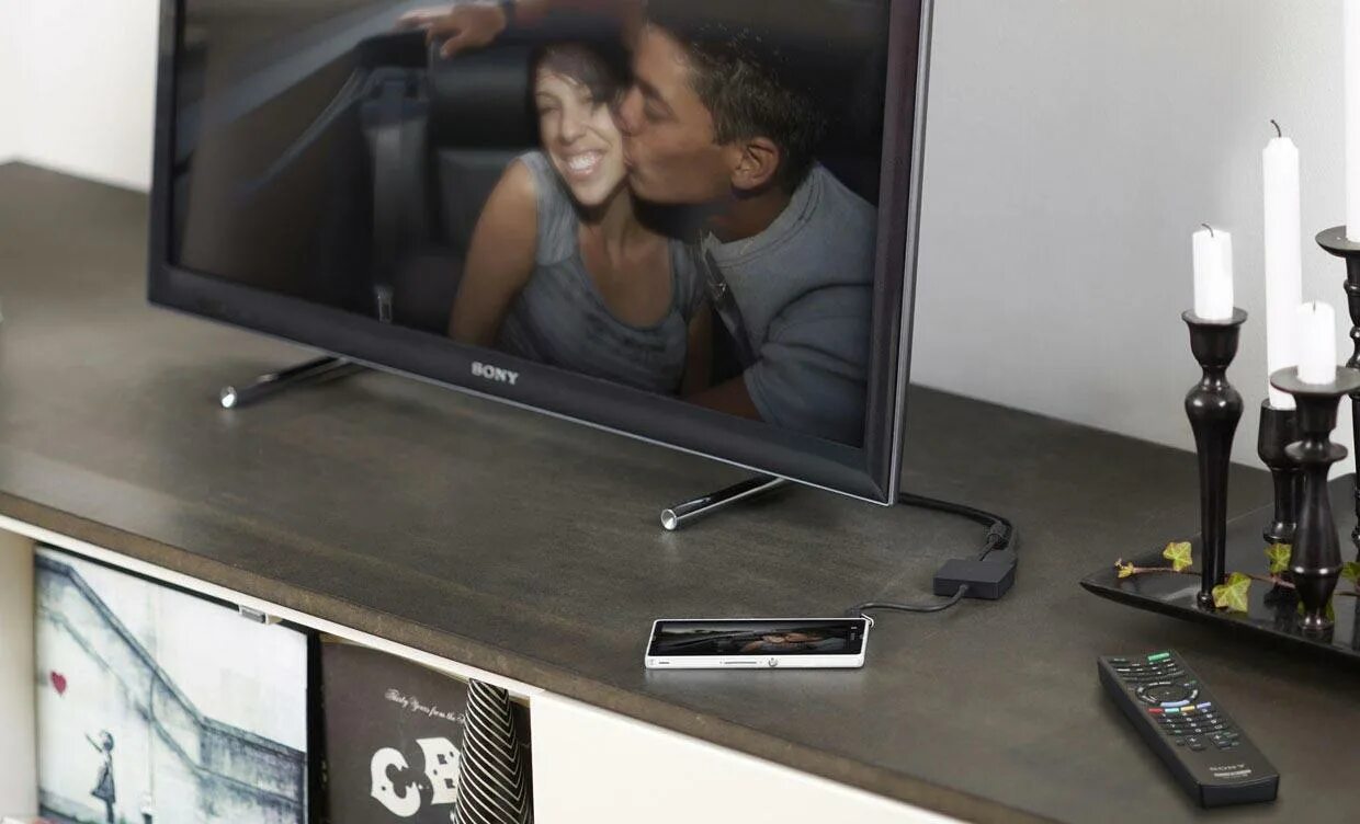 Телевизор через 30. Sony im750. DLNA LG Smart TV. DEXP 24 дюйма телевизор Smart TV. Телевизор через смартфон.