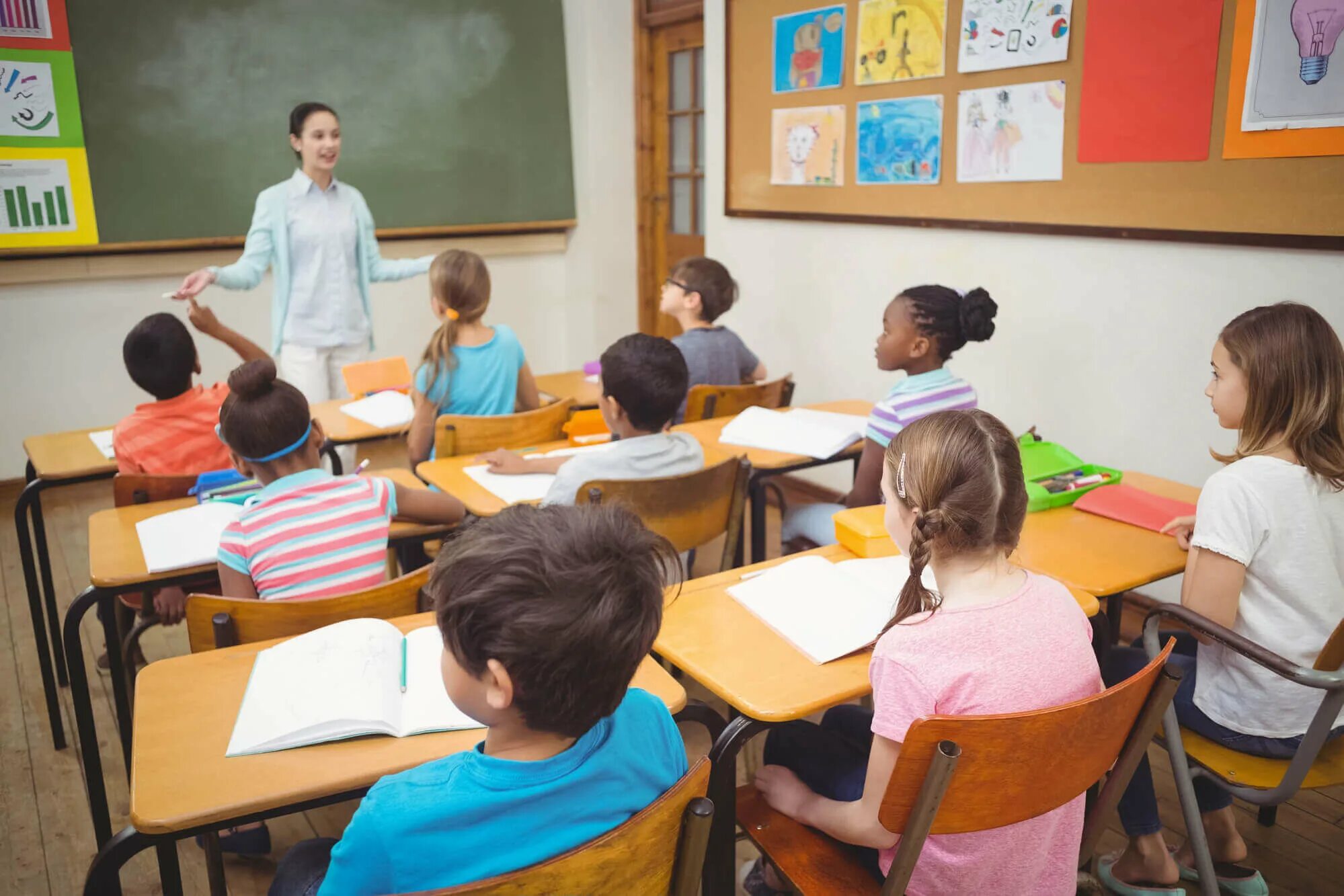 Учитель мультяшный. Listen to the teacher. Rules for lesson. Учитель иллюстрация. You must listen to the teacher.