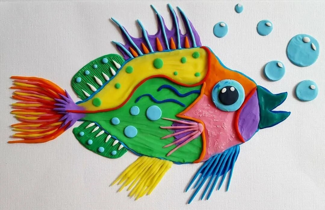Пластилиновая живопись Золотая рыбка. Рыбка пластилинография рыбка. Рыбка из пластилина для детей. Пластилиновая живопись рыба для детей.