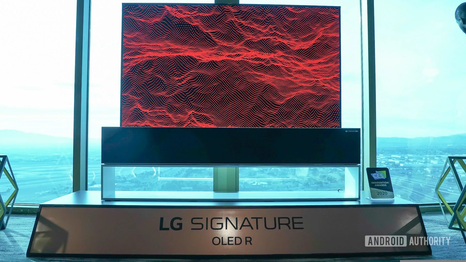 Телевизор oled hdr. Телевизор LG Signature 65 OLED R 2021. LG Signature OLED R. LG OLED R. LG OLED Alfa 9 telivizor.