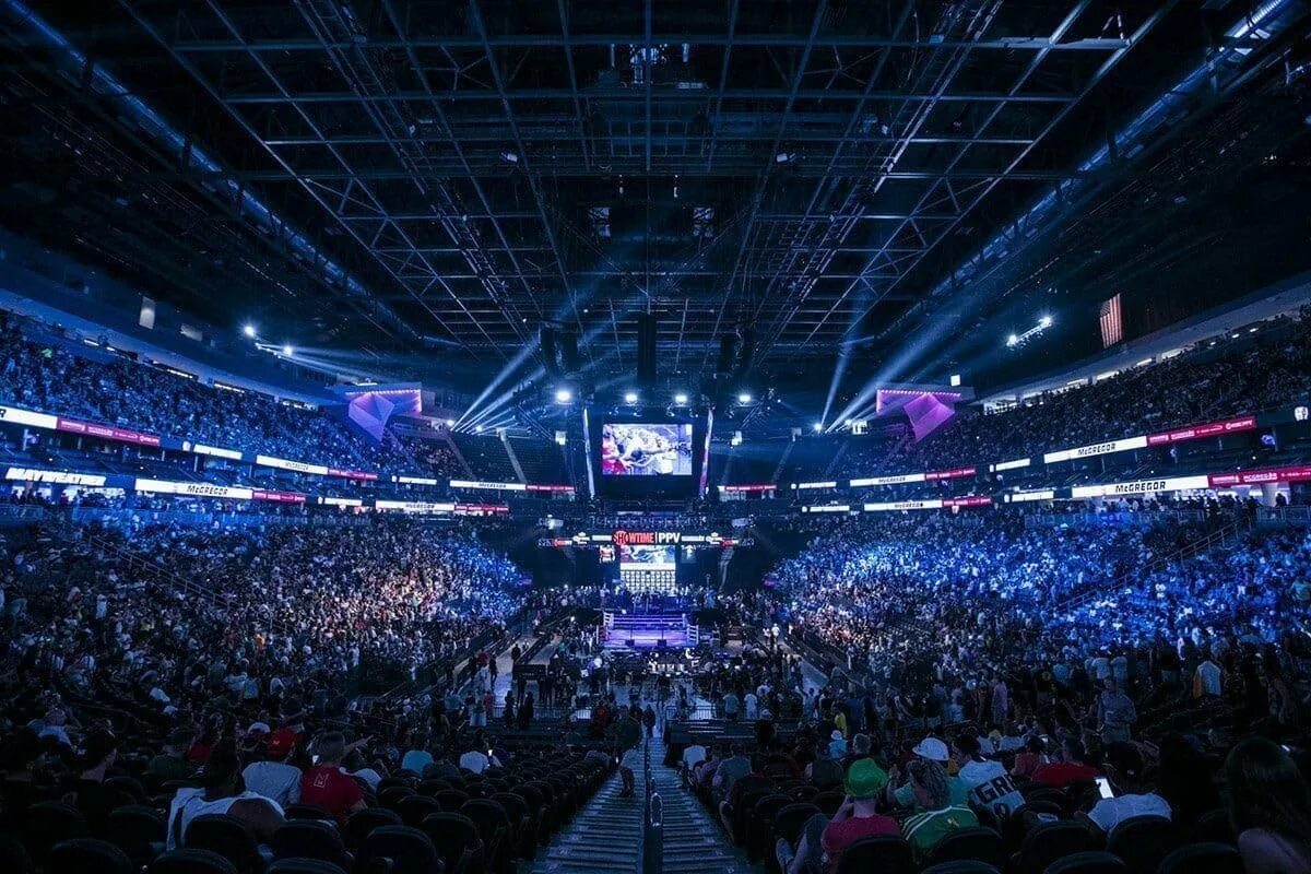 Стадион бокс. Арена юфс. Лас Вегас Арена UFC. Юфс Арена зрители. T mobile Arena октагон.