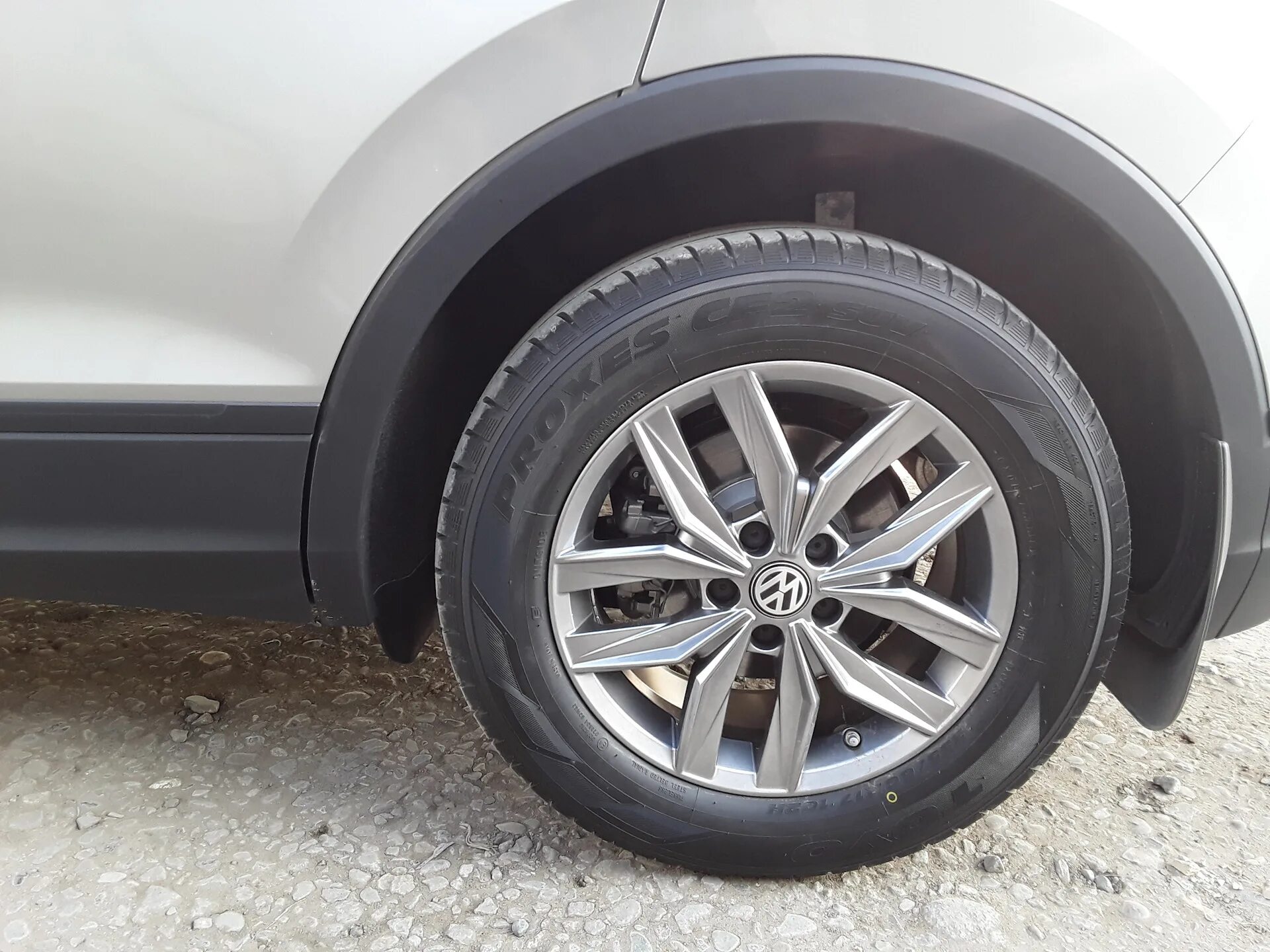 Шина 235 55 р17. 235/60 R17 Тигуан 2. 235/60 R16 Tiguan. 235/60 R17 Tiguan. Tiguan 215 60 r17.