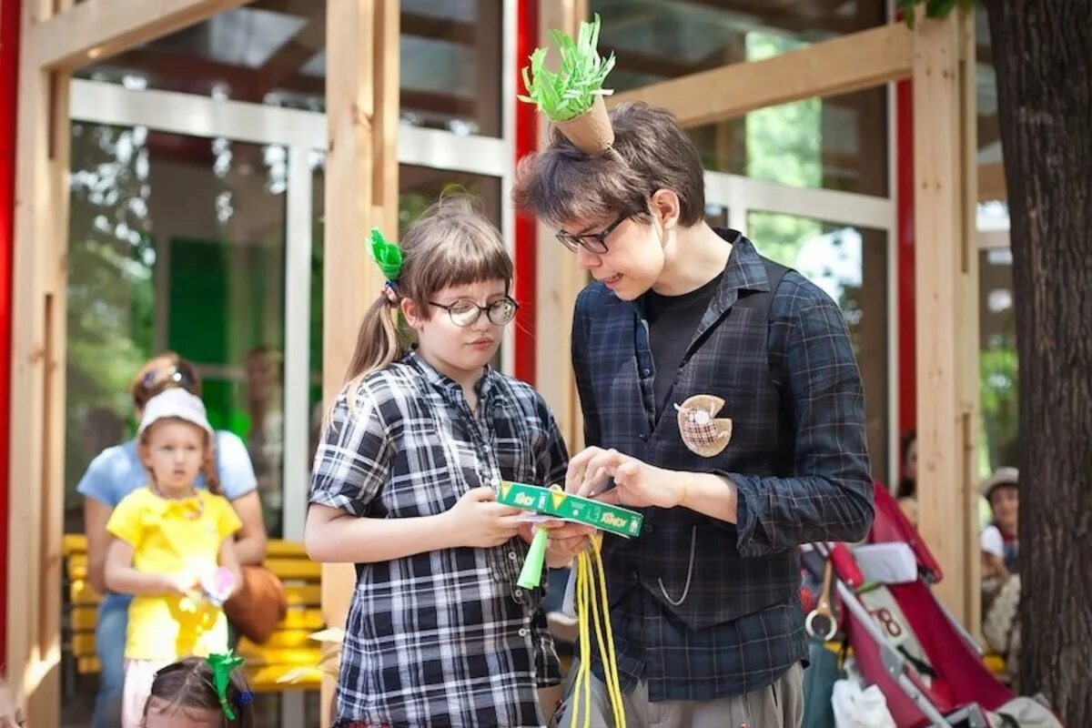 Park school. Зеленая школа в парке Горького. Школьный парк. Школа в парке. Зеленая школа x парк Горького.