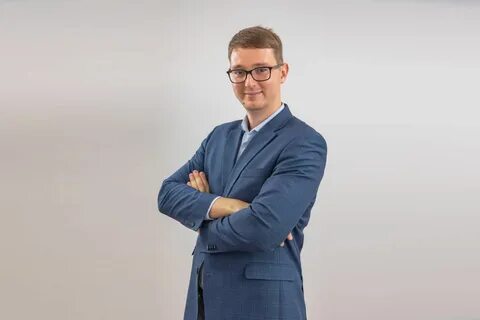 Ведущий деньги