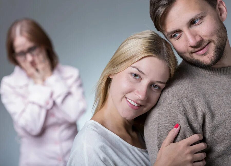 Отношения в семье. Свекровь и пара фото. Сноха развелась. Свекровь и невестка на свадьбе. Сноха развелась.