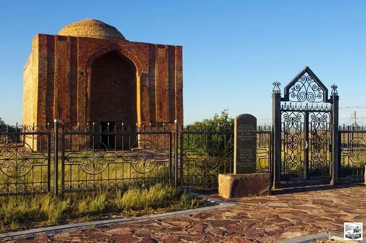 Усыпальница алаш хана. Мавзолей джучи-хана. Алаш хана. Мавзолей алаша-хана. Алаш хана.