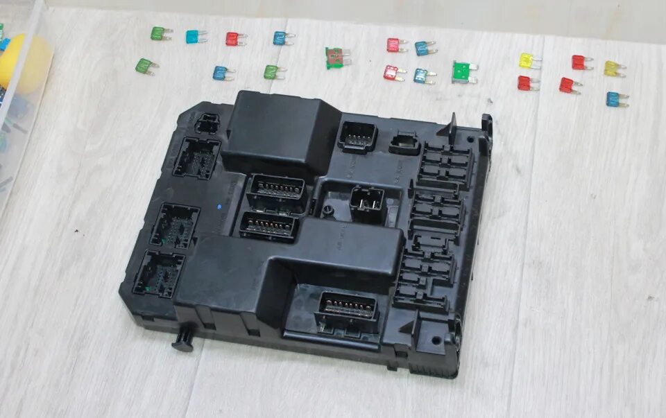 Bsi e02-00 simens. 4. Ремонт bsi citroen c5. Блок bsi ситроен берлинго 1. Блок bsi пежо 408.