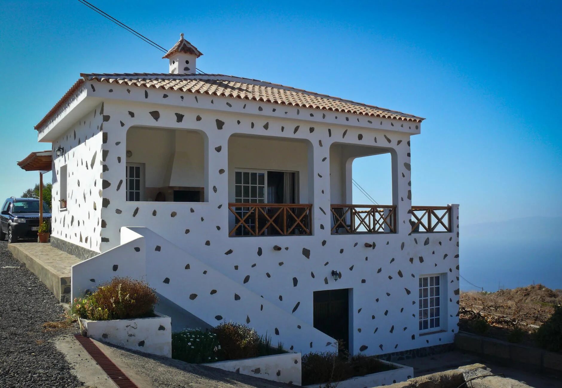 Построил дом на юге. Каркасный дом в америке. Коттедж шале дилижан. Двухэтажный дом с бассейном. Двухэтажные каркасные дома.