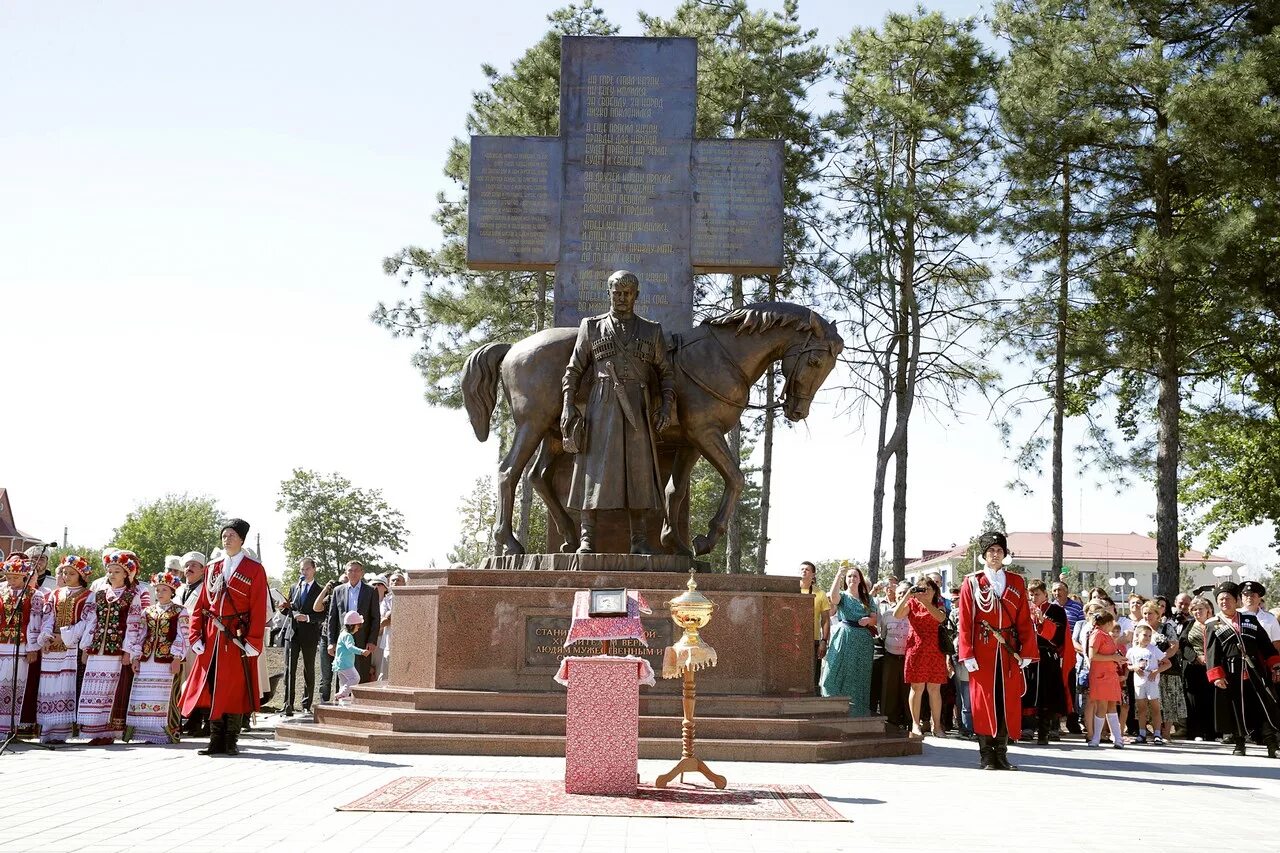 Станица бриньковская краснодарский край. Памятник казакам в станице Бриньковской. Краснодарский край,Приморско-Ахтарский район,станица Бриньковская. Памятник кубанским казакам в станице Бриньковской. Достопримечательности станицы Бриньковской.