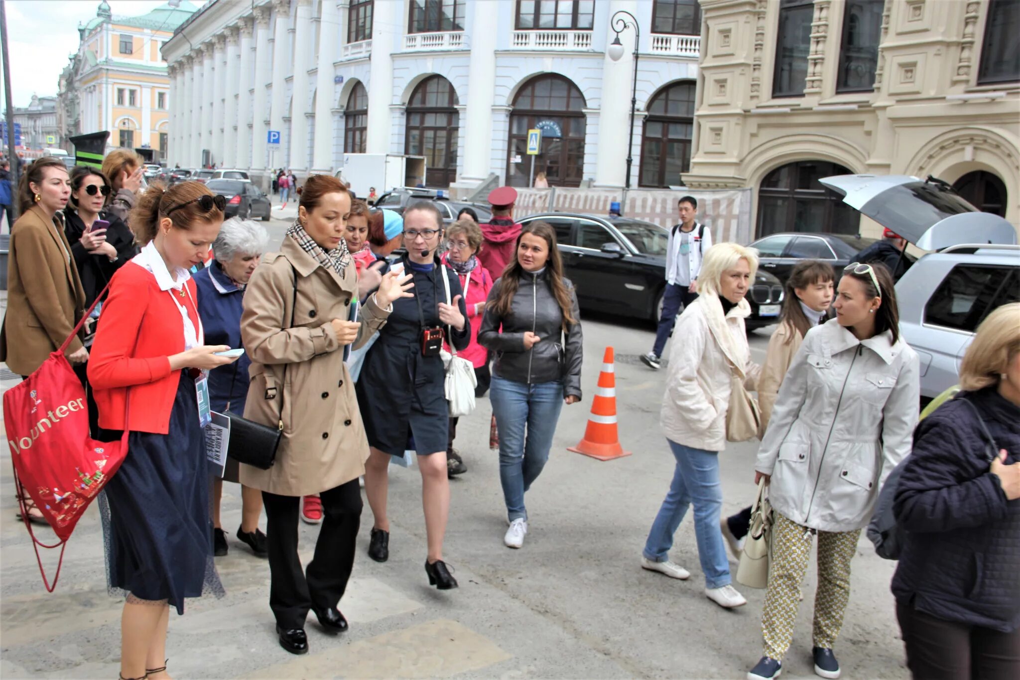 Что есть бесплатного в москве. Прогулки по Москве. Пешеходная экскурсия. Пешеходные экскурсии по Москве. Пешая экскурсия.