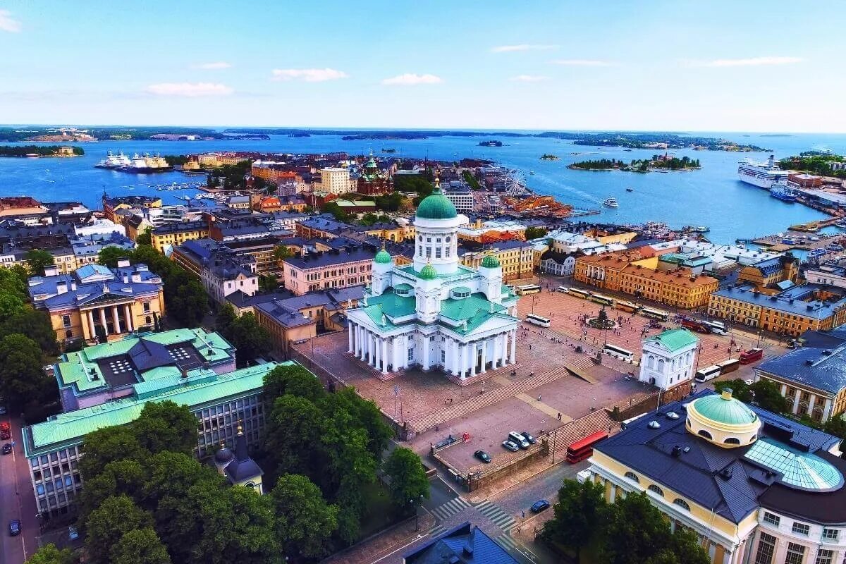 Столица города хельсинки. Хельсинки столица Финляндии. Хельсинки центр города. Финляндия Хельсинки центр. Хельсинки столица Финляндии достопримечательности.