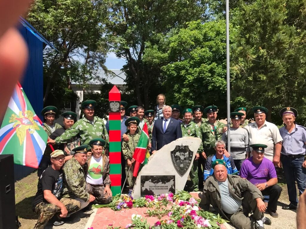 Погода дубовка ставропольский край шпаковский. Темнолесская Ставропольский край Шпаковский. Станица Темнолесская Ставрополь. Памятник пограничникам Ставрополь. Памятник пограничникам в станице Ленинградской.