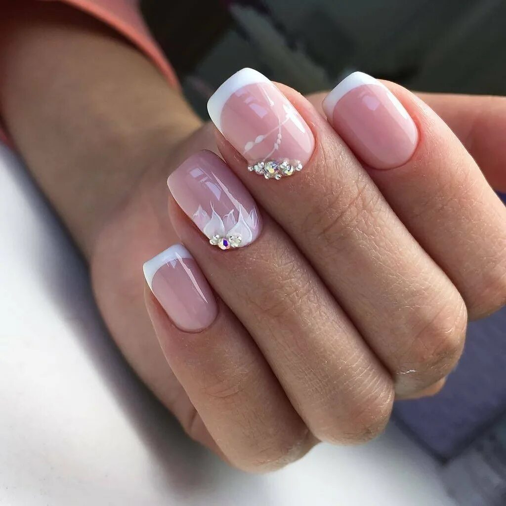 современный маникюр френч.