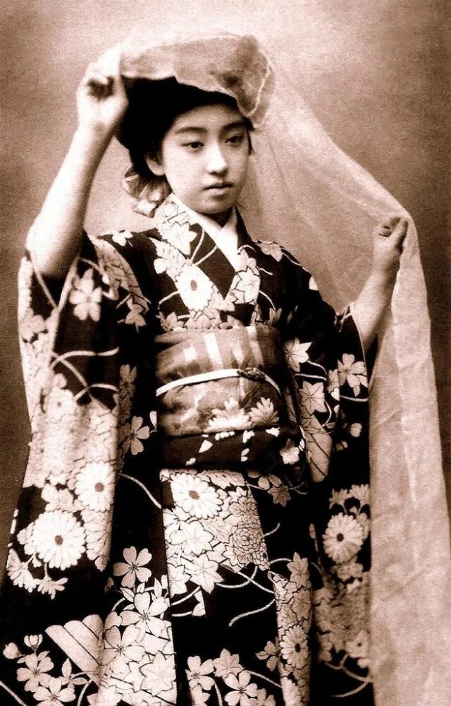 Старая японская мама. Гейша Минеко Ивасаки. Минэко Ивасаки. Минеко Ивасаки в молодости. Минэко гейша.