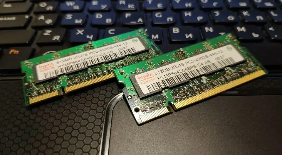 Тайминги озу ddr4. Оперативная память тайсмнг. тайминг оперативной памяти. тайминги оперативки. наклейка на оперативной памяти.
