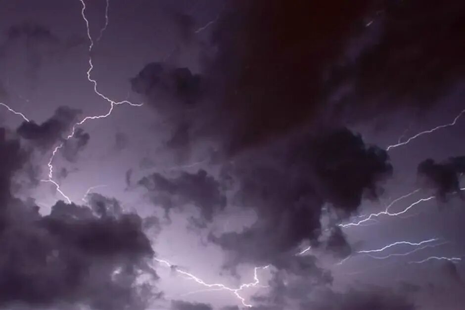 Снится гроза и молния. Как определить как далеко гроза. Красивая молния. Thunder and lightning and roses. Видеть во сне гром и молнию.
