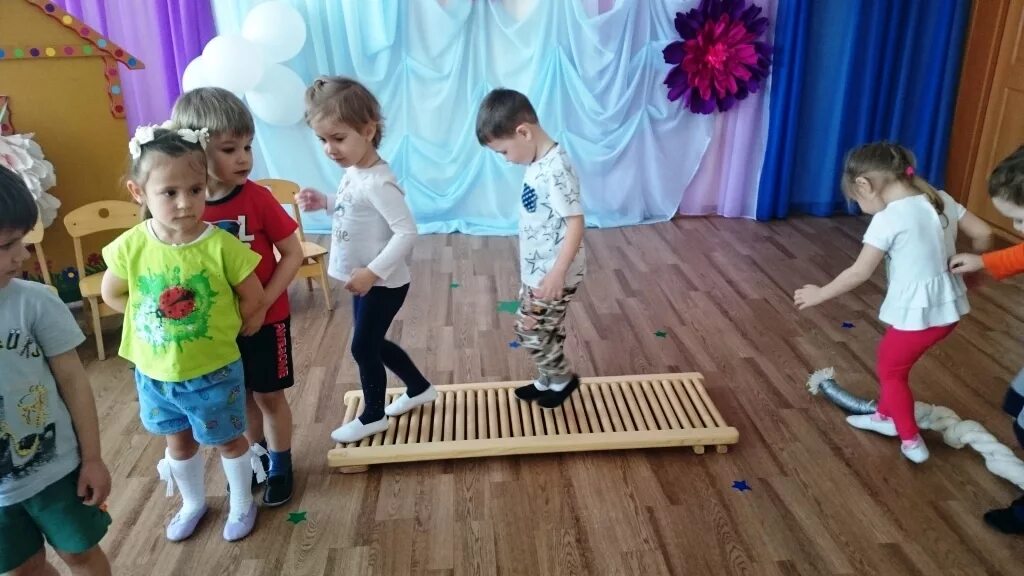 сценарий развлечения 2 младшей группы. развлечения в младшей группе. садик садик садик мячик мячик. конспект спортивного развлечения во 2 младшей группе осенние забавы. сценарий развлечения 2 младшей группы.