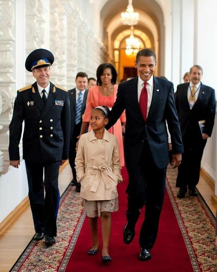 Обама в Москве 2009. Покажи семью президента. Царых.