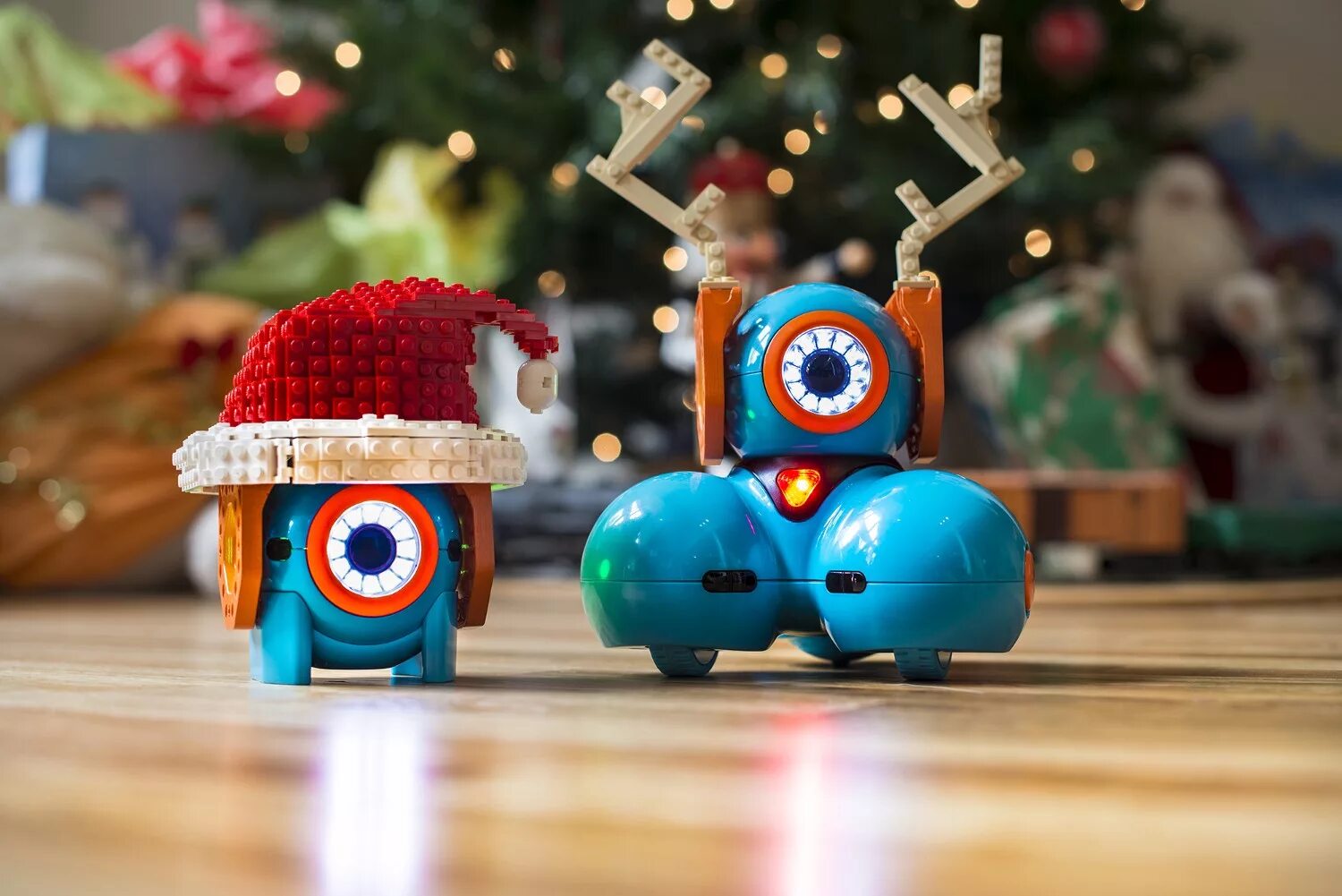 Включи самую игрушки. Крутые детские игрушки. Новогодний робот. Самые крутые игрушки. Игрушка робот на новый год.