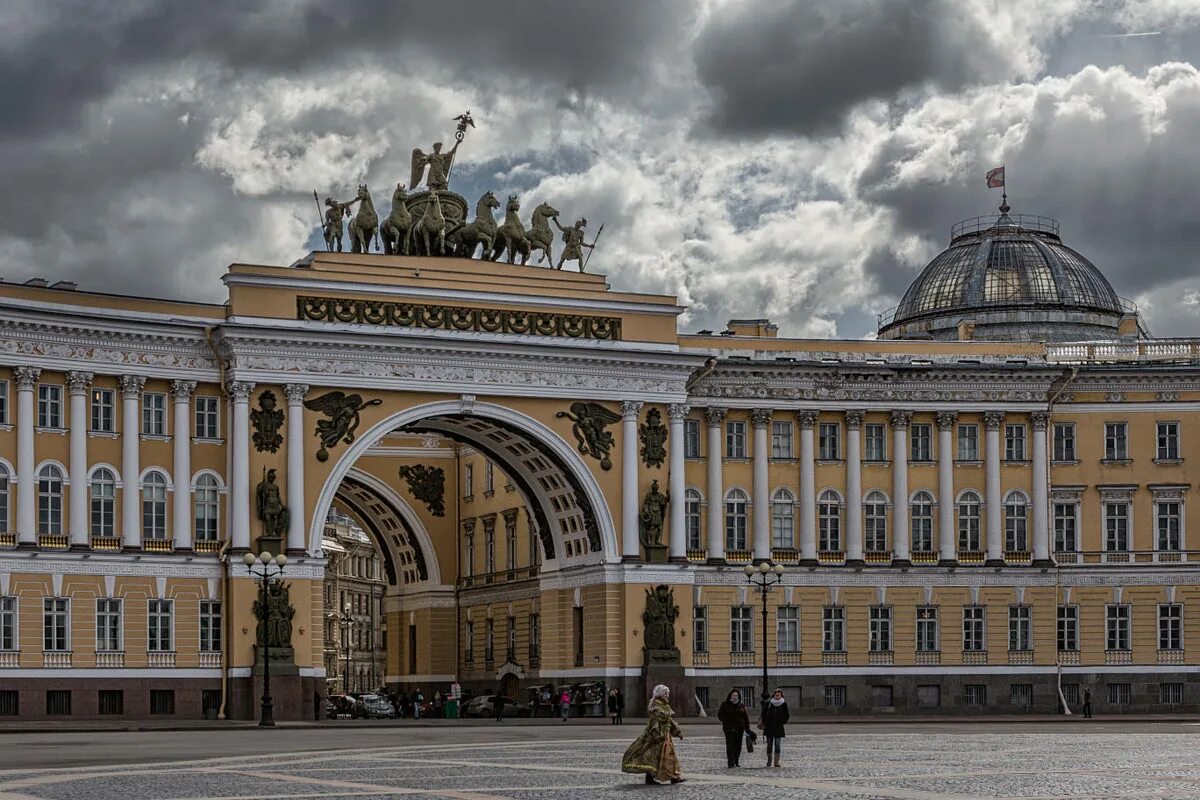 Главный штаб музей в Санкт-Петербурге. Эрмитаж Санкт-Петербург главный штаб. Эрмитаж в арке главного штаба в Санкт-Петербурге. Дворцовая площадь главный штаб в Санкт-Петербурге.