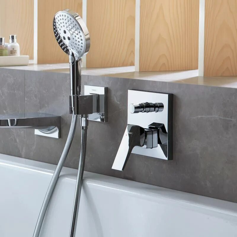 Встроенный смеситель с изливом. 32545000 Hansgrohe. Смеситель для ванны с душем Hansgrohe Metropol 32545000. Смеситель для ванны Hansgrohe Metropol. Hansgrohe Metropol для душа.