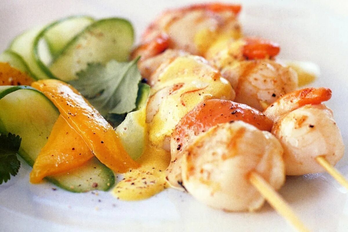 Закуска из гребешка. Закуска с гребешками. закуска с морским гребешком. закуска из морского гребешка. закуски из гребешка на праздничный стол.