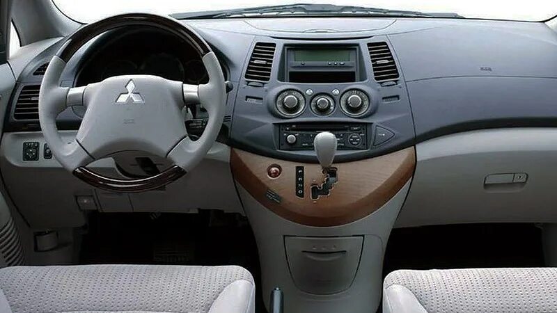 MITSUBISHI GRANDIS 2004г, Лот № 50247 от 10.03.2023
