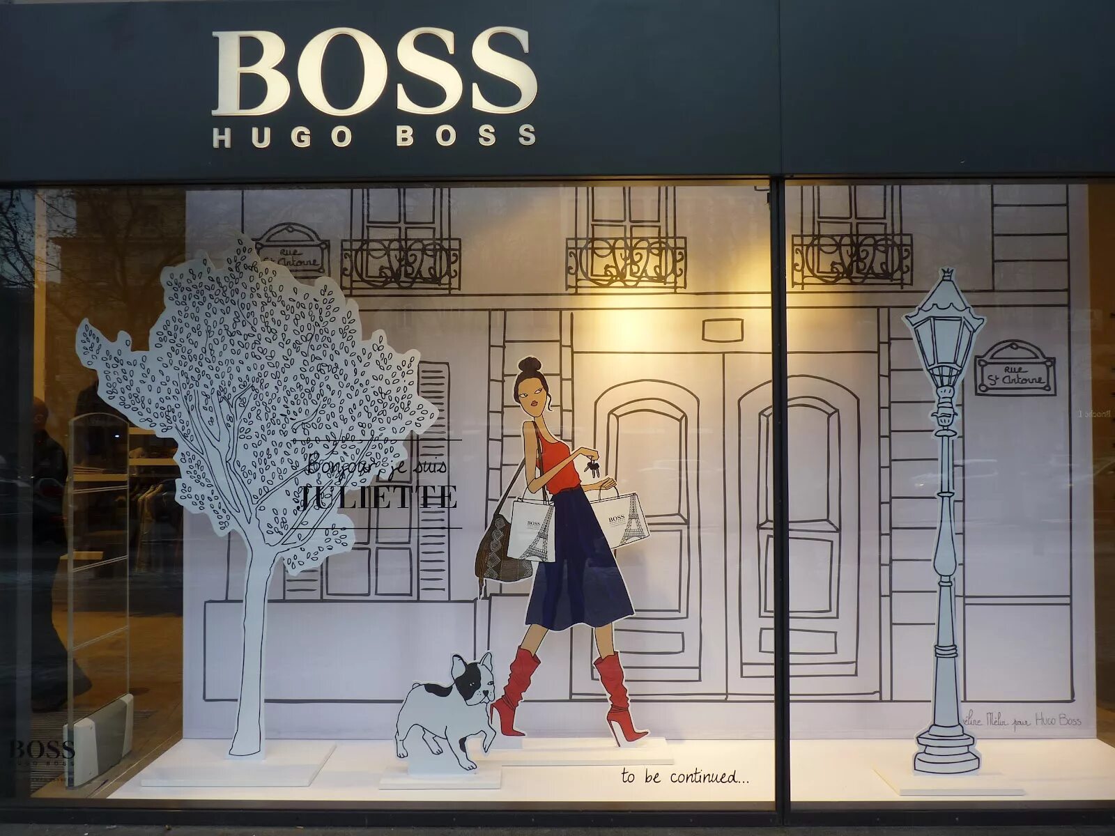 Витрина читать. Boss Hugo Boss витрина. Аппликация витрина магазина. Графическая витрина. Витрина магазина Hugo.