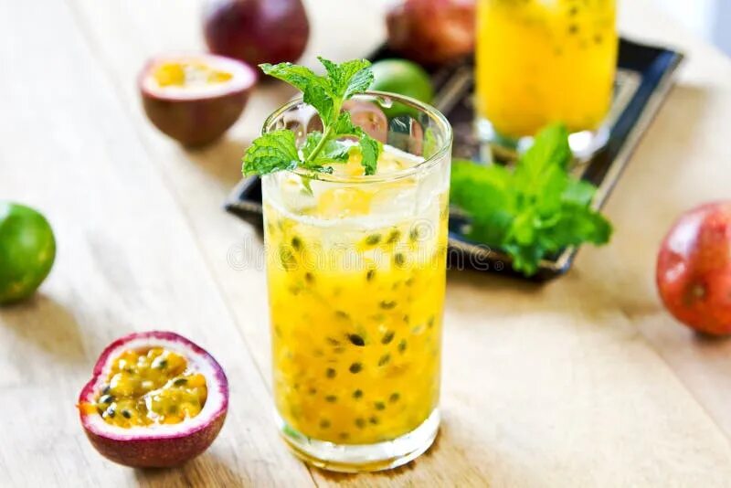Мохито манго маракуйя. Summer shandy коктейль. Коктейль мохито маракуйя. Маракуйя коктейль безалкогольный. Лимонад манго маракуйя.