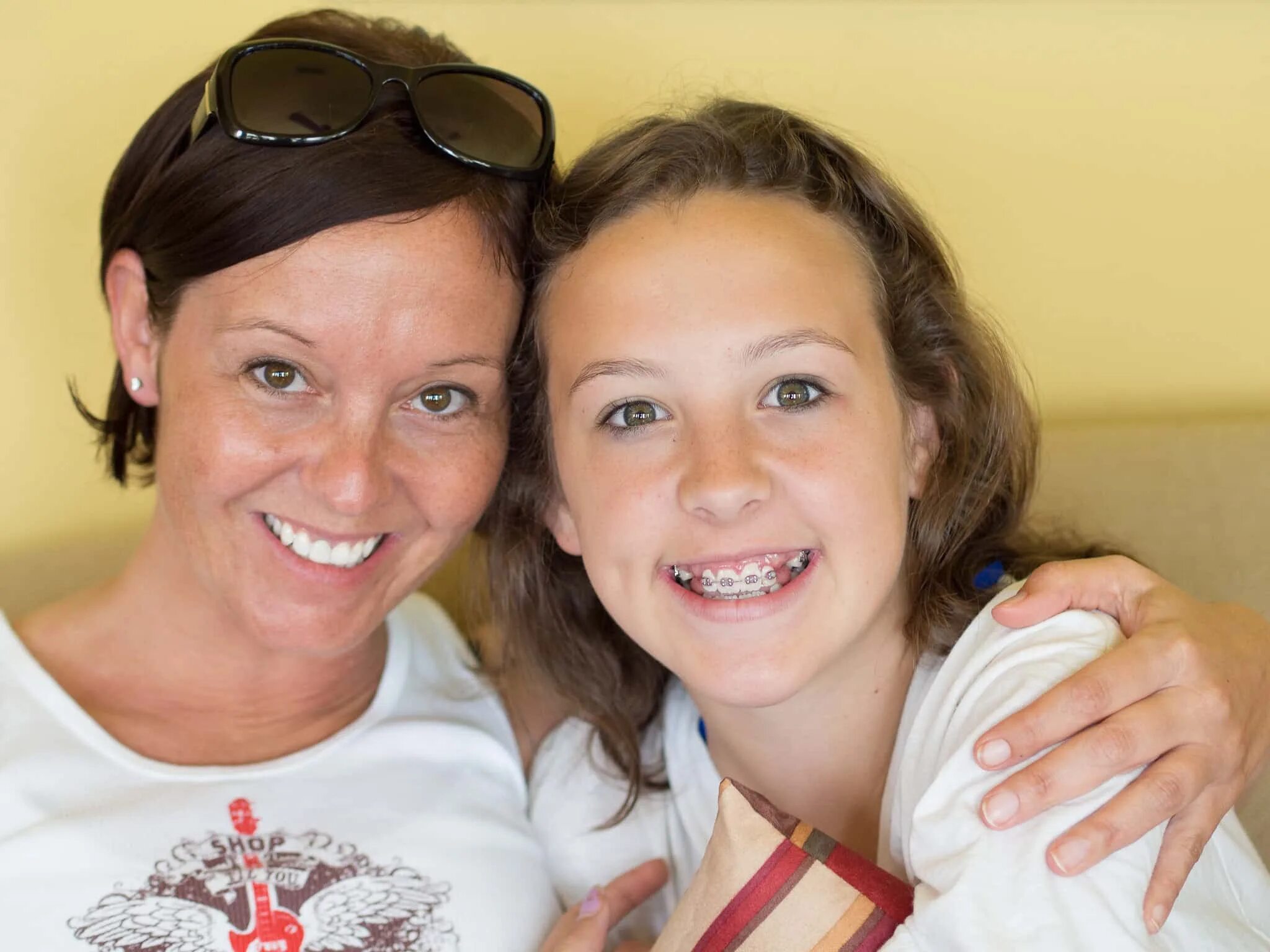 Aunt s daughter. My brother is my mother's. Sister brother транскрипция. Mom + дочь. Мама и взрослые дети.