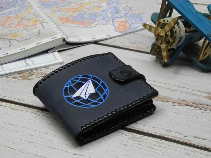 кошелек с сотками рублями. компактный бумажник model 2. кошелек с индейцем. тонкипер кошелек. тонкипер кошелек.