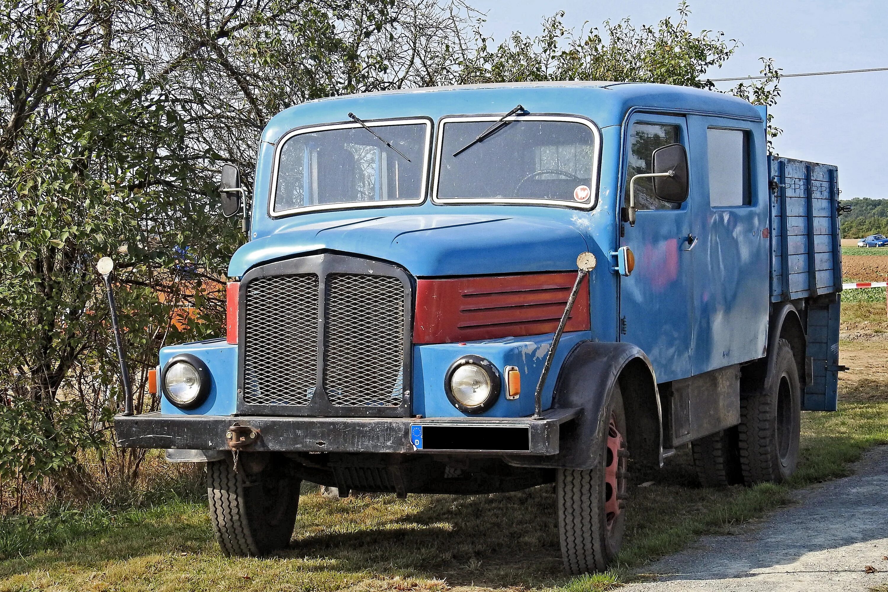 Старая грузовая машина