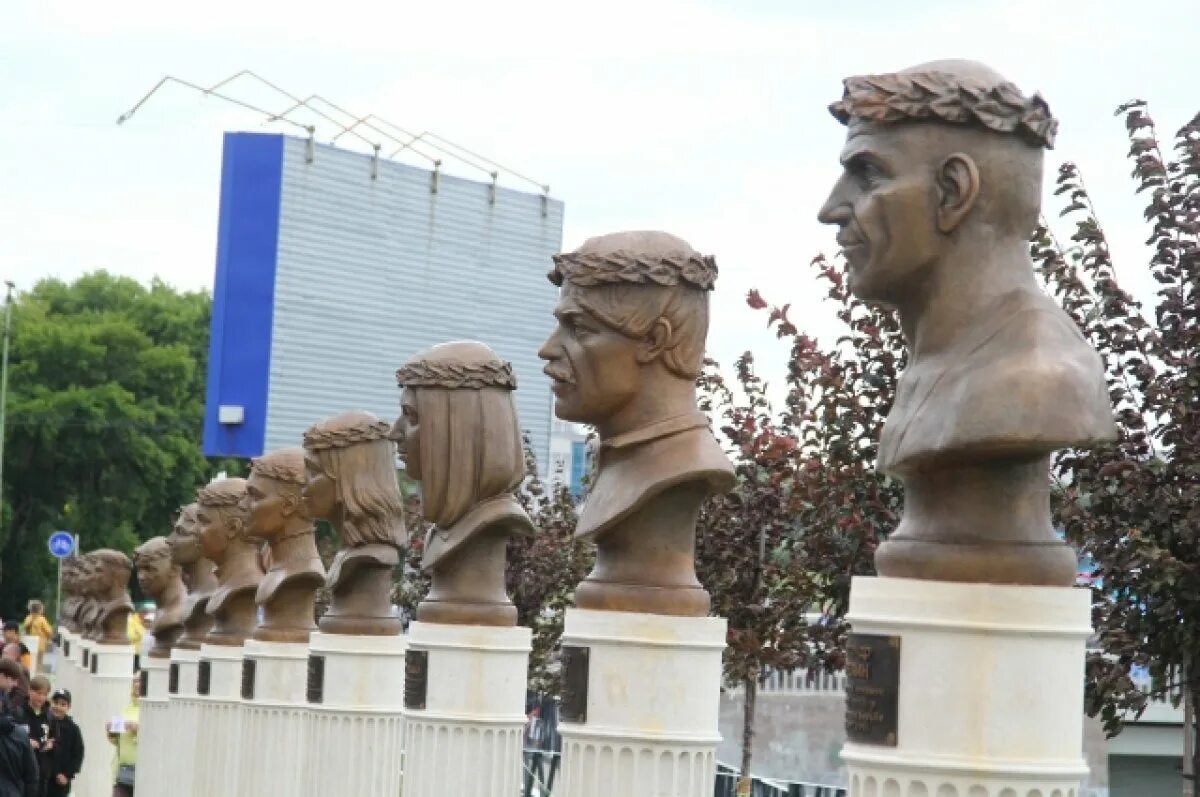 Аллея олимпийцев омск. Аллея олимпийцев омск. Аллея олимпийских чемпионов омск. Аллея олимпийцев омск. Аллея олимпийских чемпионов омск.