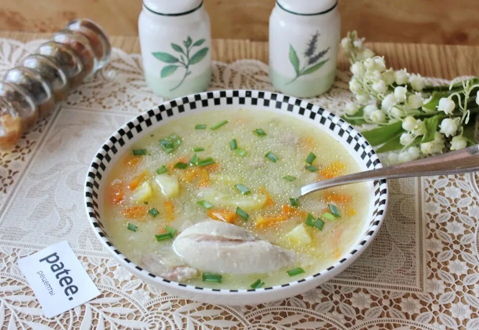 Суп с клецками с манкой. Суп с манкой. суп с манной крупой. уха с манкой. рыбный суп с манной крупой.