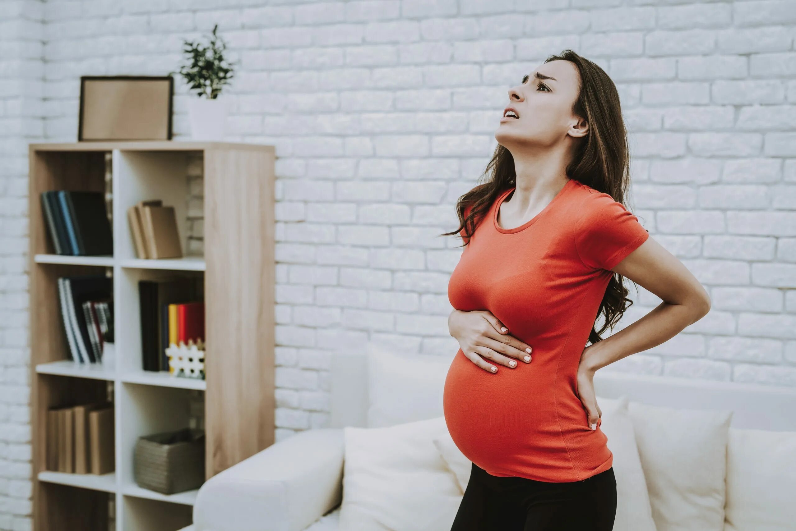 Woman is pregnant. Девушка забеременела.