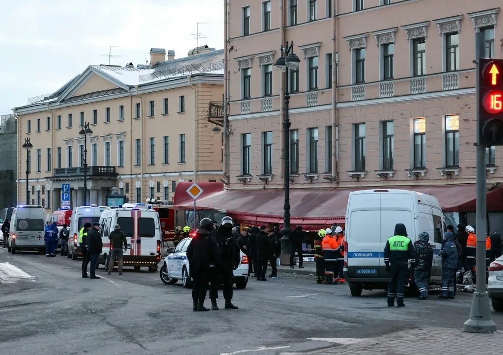 Взрыв на васильевском острове. Взрыв в кафе в Питере. Взрыв в кафе на Васильевском острове. Полиция Санкт-Петербурга. ЧП на Васильевском острове.