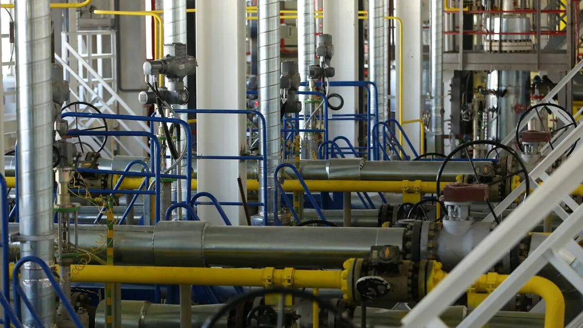 Завод производитель газ. Природный газ производство. термокарстовое месторождение тернефтегаз. завод новатэк. зао тернефтегаз.