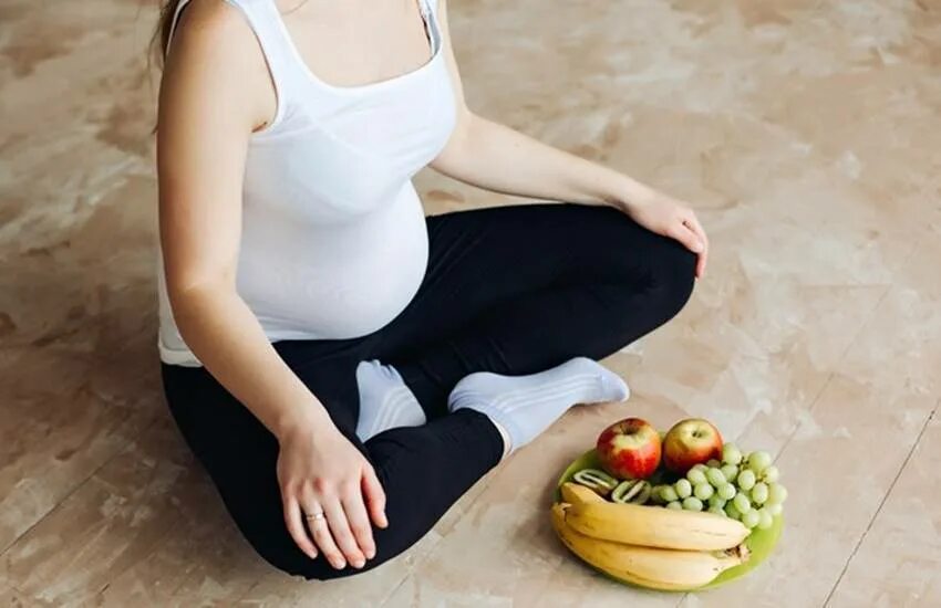 Бананы при беременности. Бананы беременные. Банан для беремен женщин. Фото беременной с бананом.