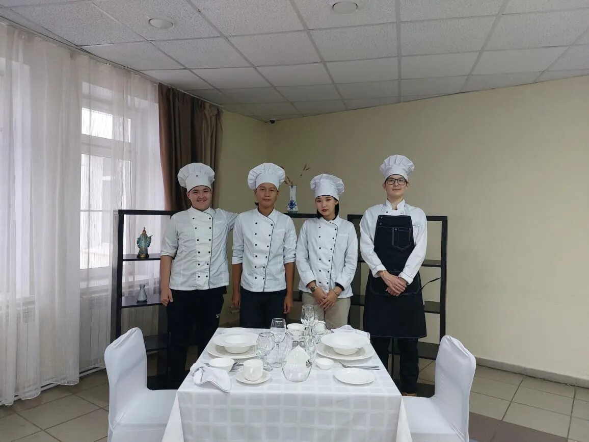 Ресторан, готовящий еду из отходов Кухня ресторана, Современный ресторан и Ресто