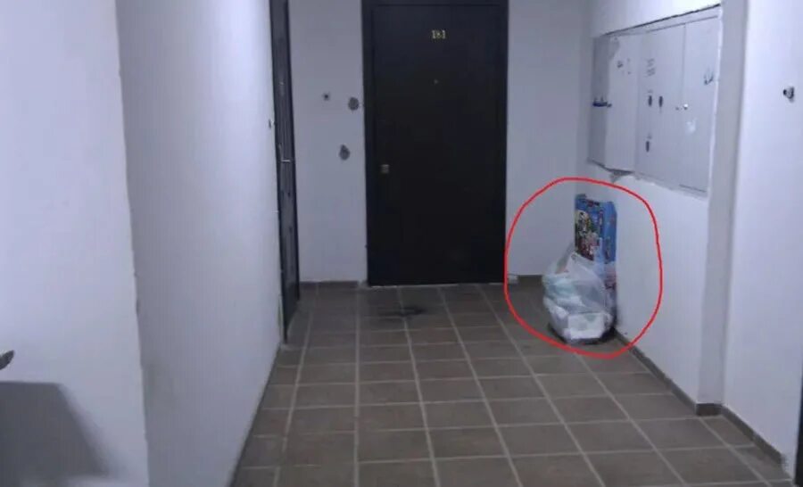 Купольная камера на потолке. Камера в общем коридоре. Видеокамеры в коридорах офиса. Камера в коридоре. Видеонаблюдение в подъезде.