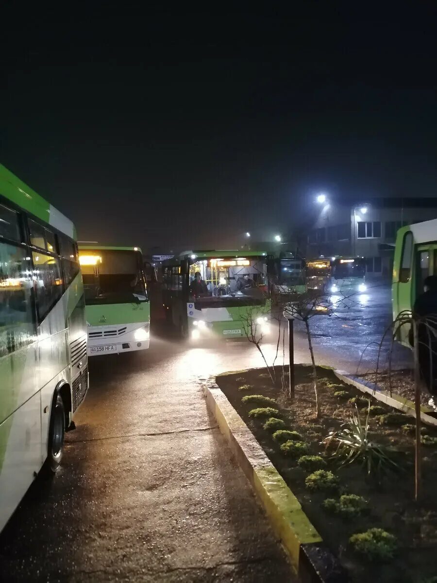 Автобус Ташкент. Утро в автобусе. Остановка маршрутка Ташкент. Foto Tashkent and transport. Каждое утро автобус