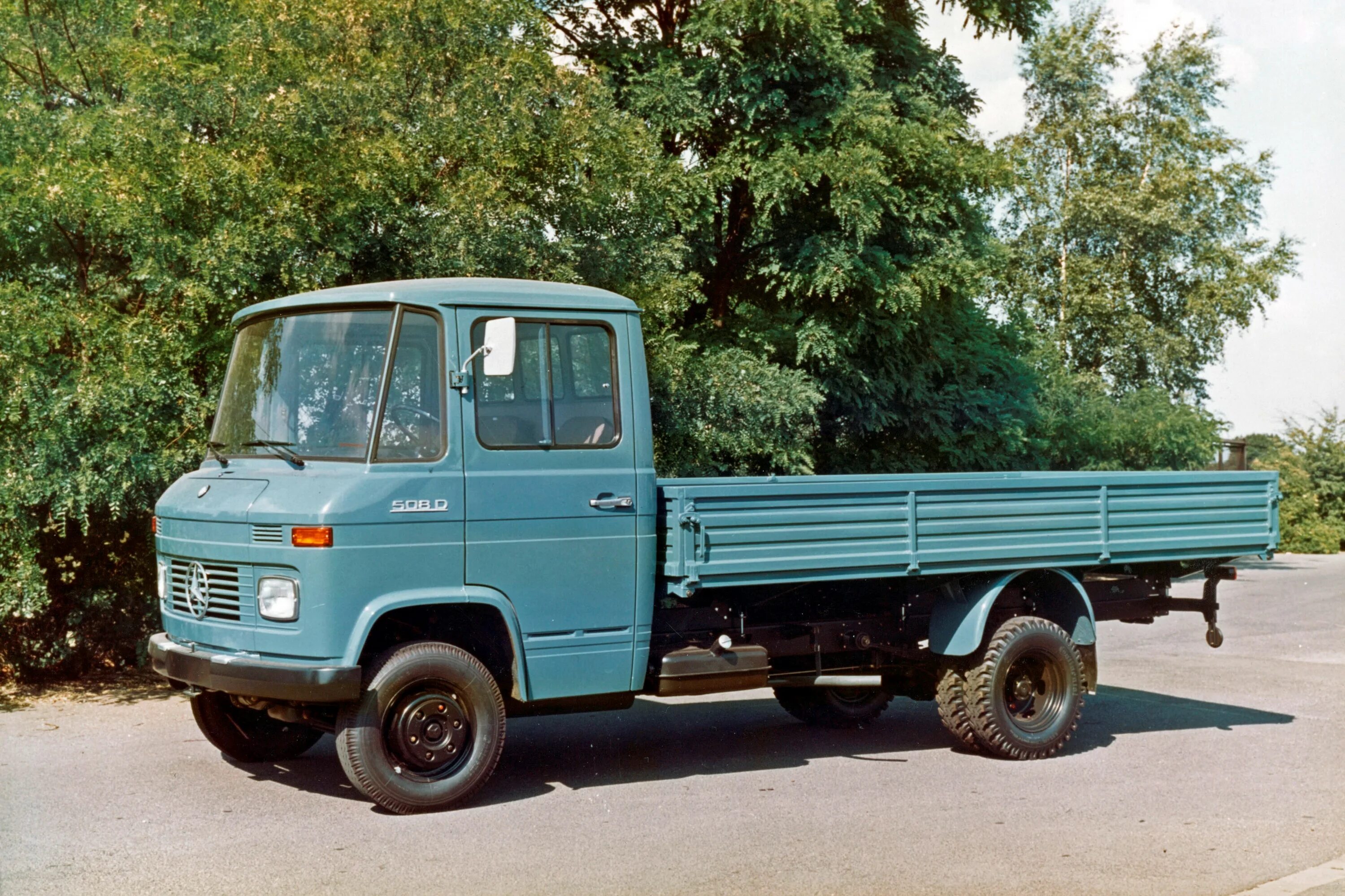 Mercedes-Benz 508d. Мерседес т2 608d. Мерседес т2 бортовой. Mercedes-Benz t2 фургон.